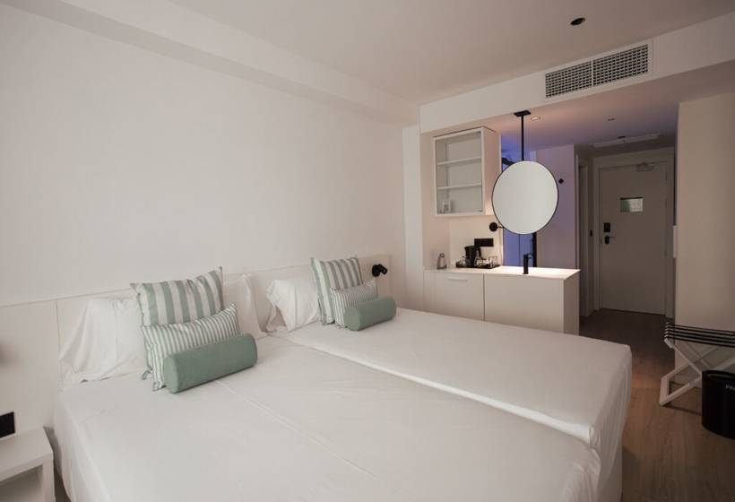 חדר בסיסי, Villa España