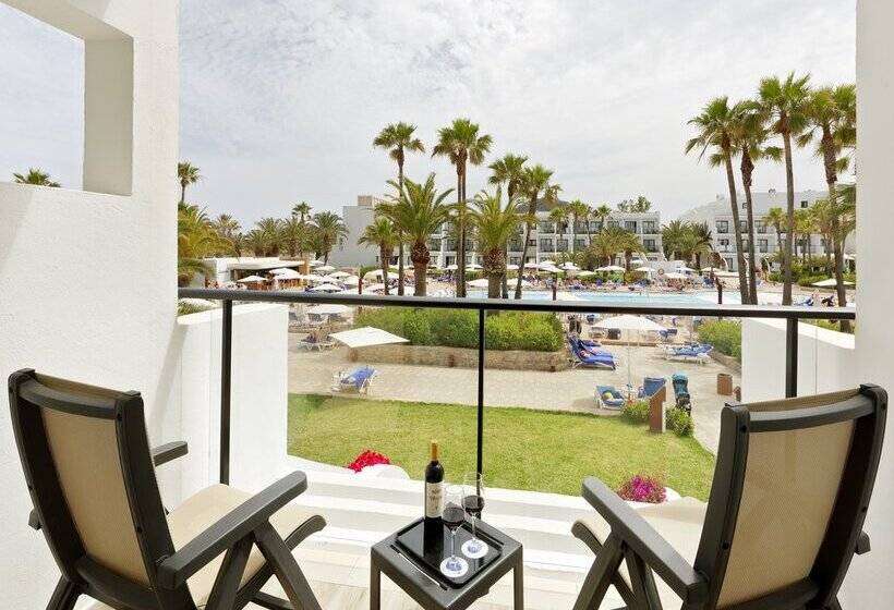 Quarto Deluxe Vista Piscina, Grand Palladium White Island Resort & Spa