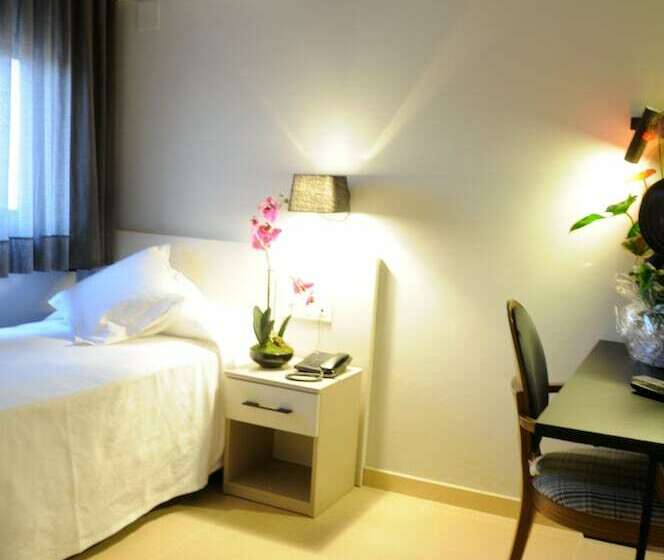 اتاق استاندارد یک نفره, New Hotel Colon