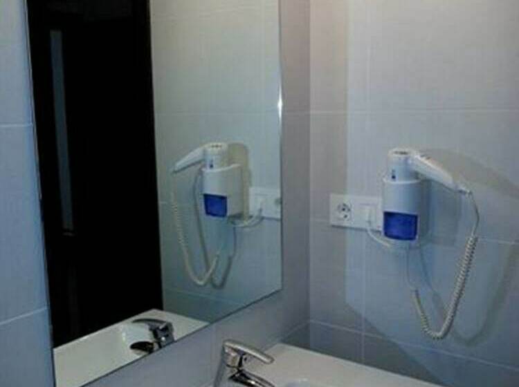 اتاق استاندارد یک نفره, New Hotel Colon
