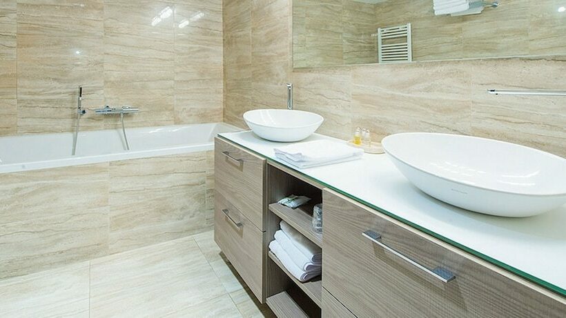 Полулюкс, New Hotel Colon