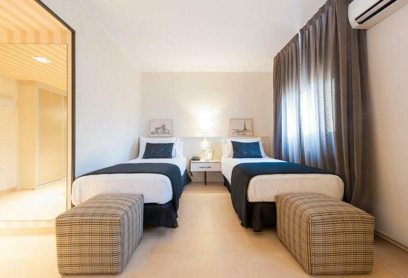 سوئیت جونیور برای معلولان, New Hotel Colon