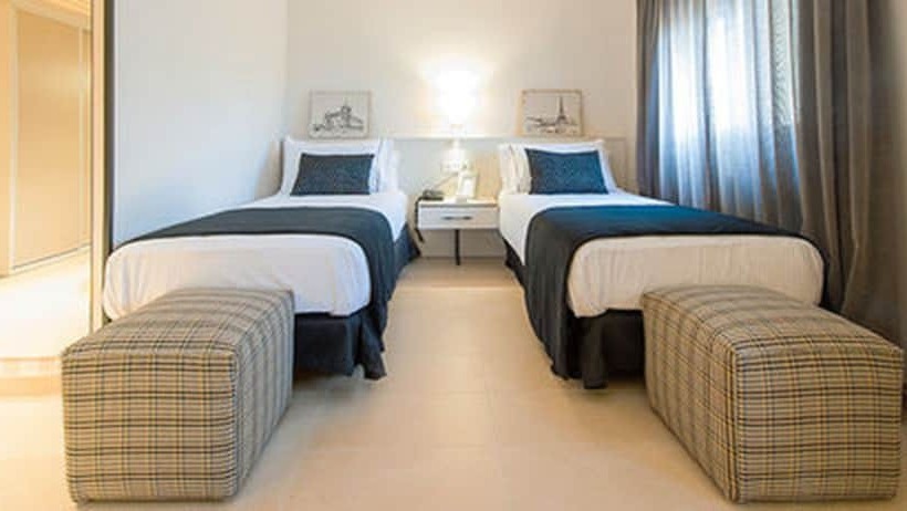 سوئیت جونیور برای معلولان, New Hotel Colon