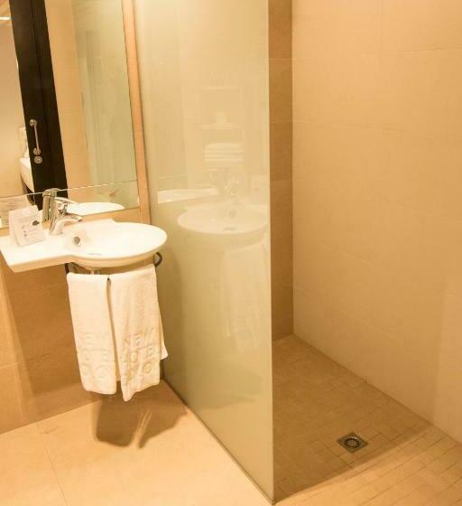 اتاق خانوادگی, New Hotel Colon