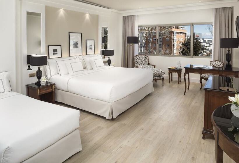 标准三人间, Melia Barajas