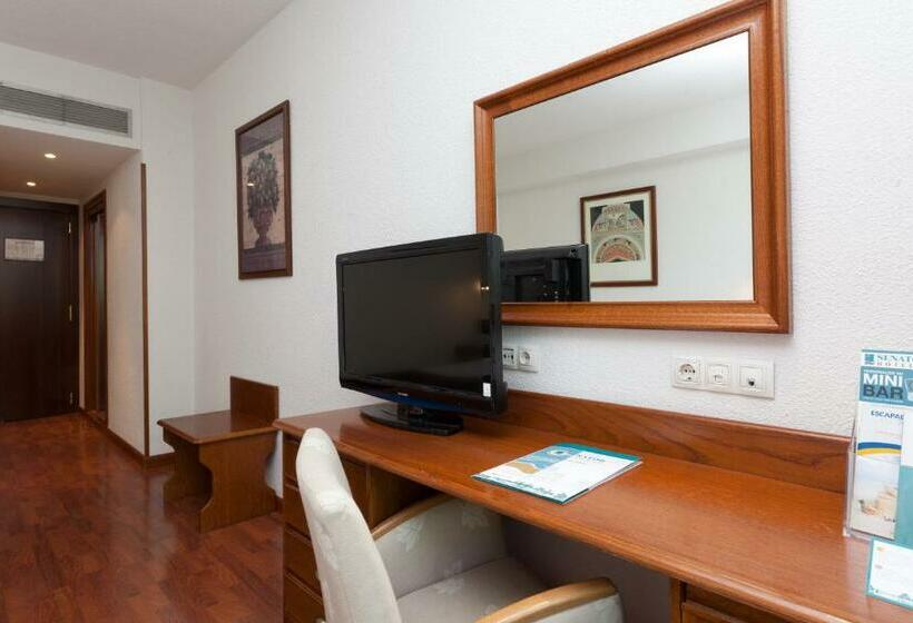Habitación Triple Estándar, Senator Barajas