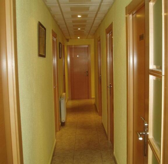 اتاق استاندارد با سرویس بهداشتی مشترک, Hostal Conde David