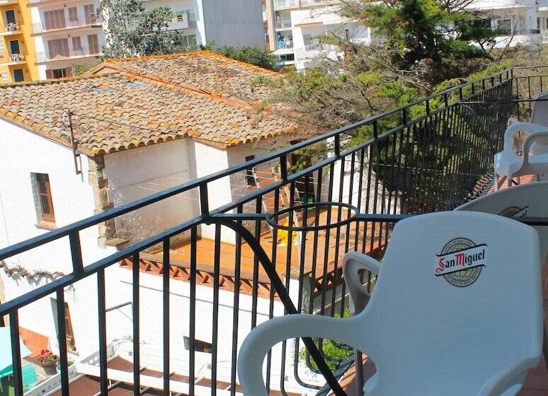 バルコニー付きスタンダードトリプルルーム, Hostal Horta Rosell