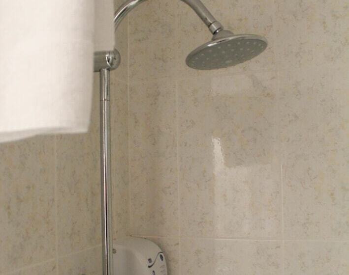 バルコニー付きスタンダードトリプルルーム, Hostal Horta Rosell
