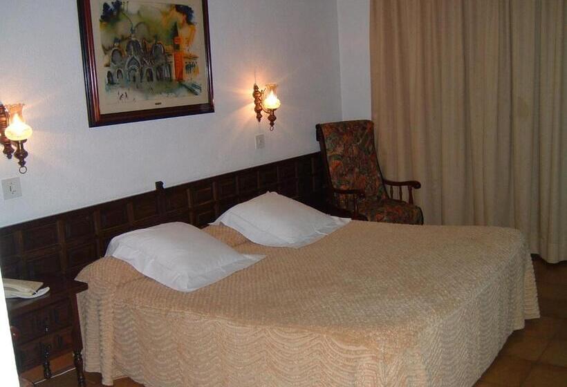 标准间带阳台, Hostal Miryam
