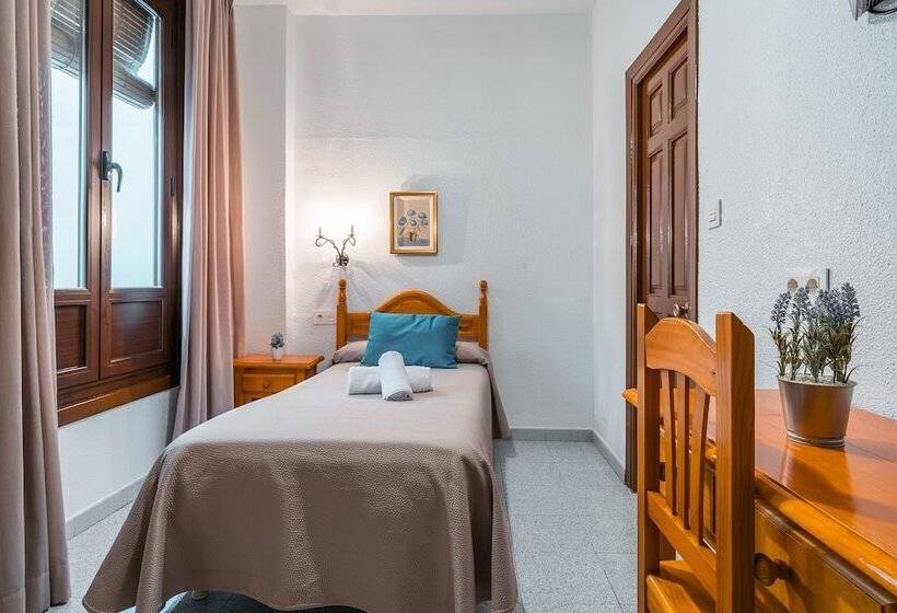 اتاق استاندارد یک نفره, Veronica Centro