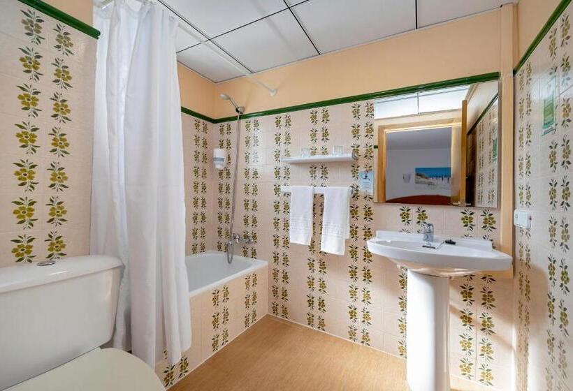 Номер Стандарт Трехместный, Hostal Manolita