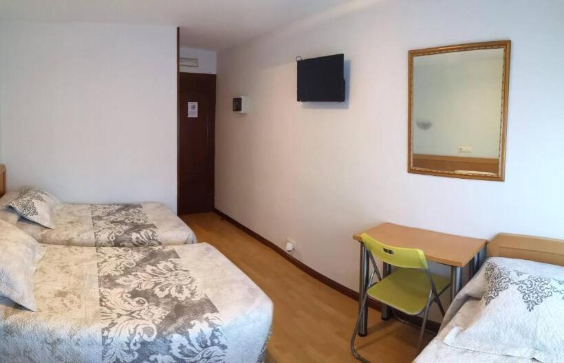 Habitació Triple Estàndard, Hospedaje Covadonga