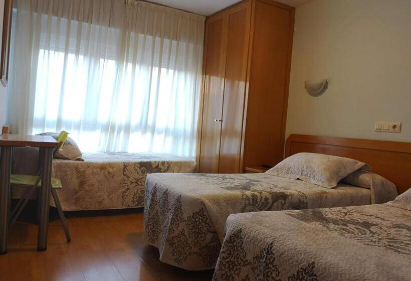 Номер Стандарт Трехместный, Hospedaje Covadonga