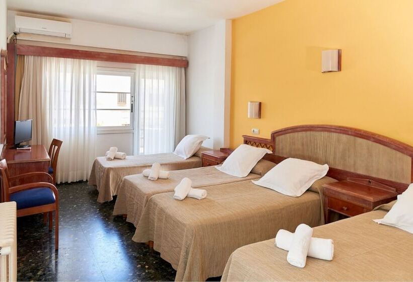 Четырехместный Номер Стандарт, Hostal Illes Pitiüses