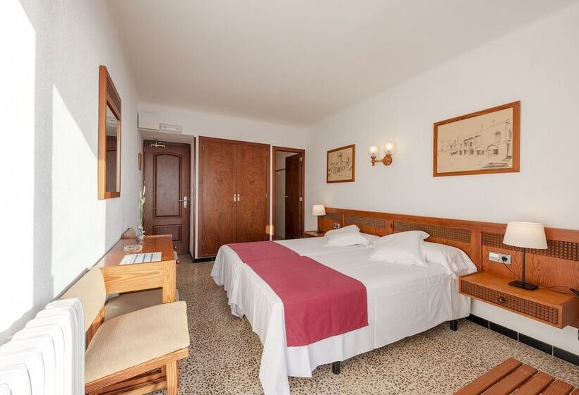 Номер Стандарт Вид на Море с Балконом, Hostal Sa Baronia