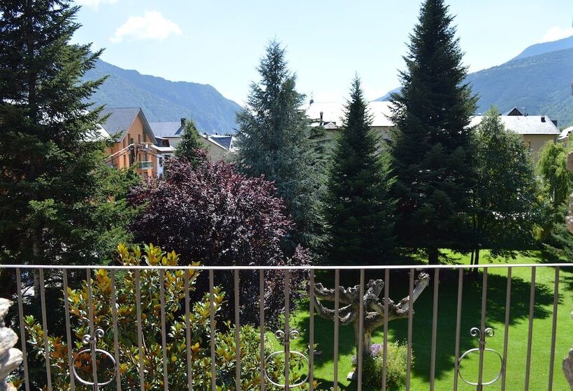 Четырехместный Номер Стандарт, Hostal Vall D Aneu By Arcas & Sambola