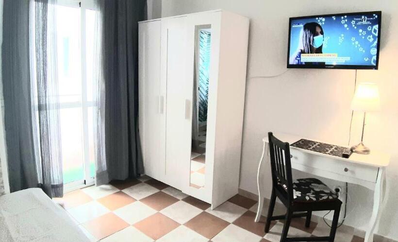 Студио Стандарт с Балконом, Hostal Nevada