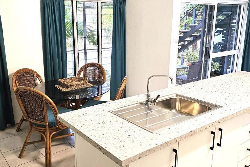Апартаменты 1 Спальня Нижний Этаж, Mango Tree Holiday Apartments