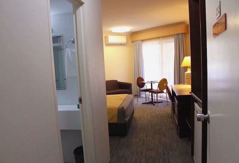 Номер Deluxe с Балконом, Charbonnier Motor Inn