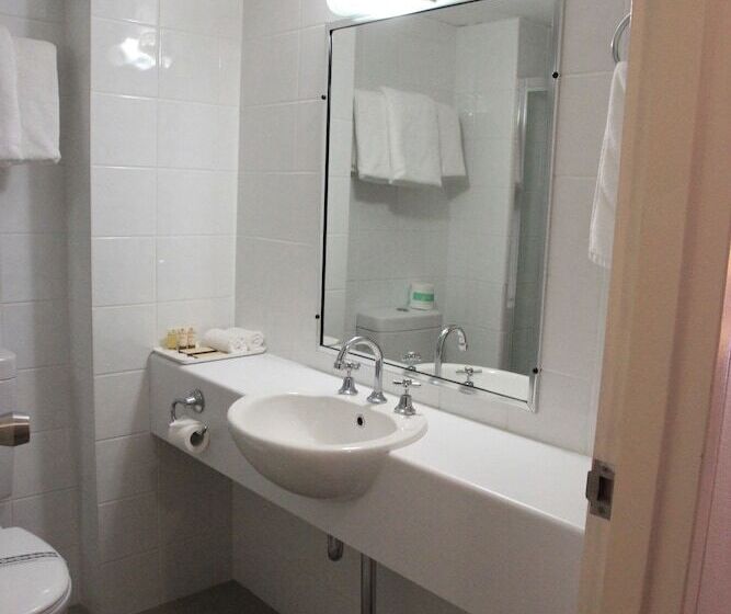 Номер Economy, Charbonnier Motor Inn