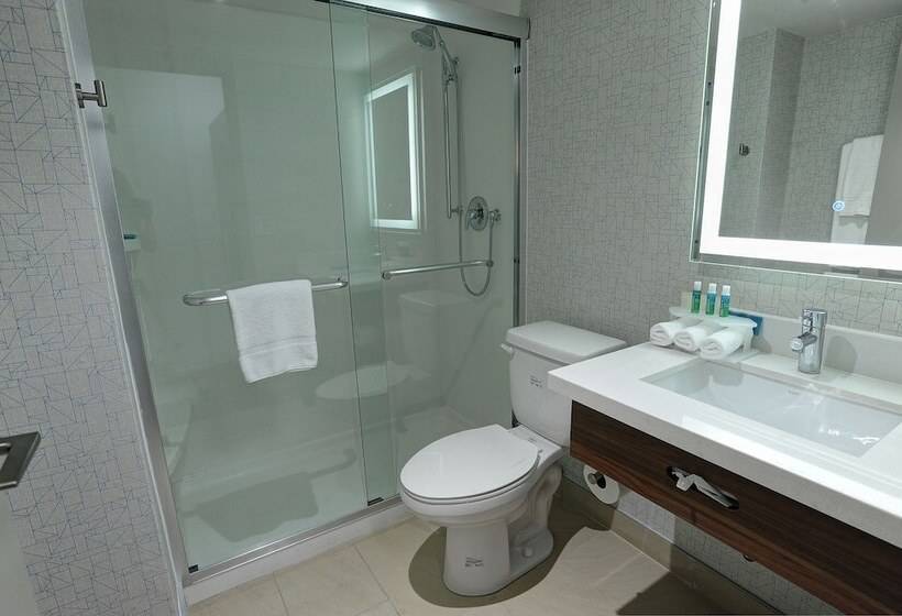 Suite, Holiday Inn Express & Suites Toronto Airport West, An Ihg