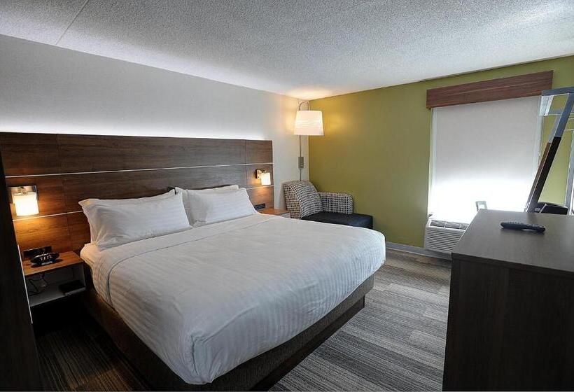 Suite, Holiday Inn Express & Suites Toronto Airport West, An Ihg