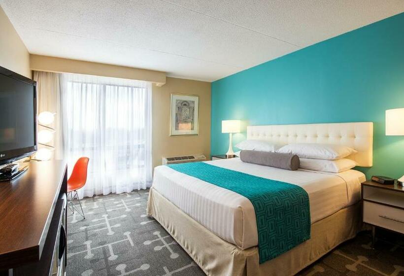キングサイズベッドのスタンダードルーム, Howard Johnson Plaza By Wyndham By The Falls Niagara Falls