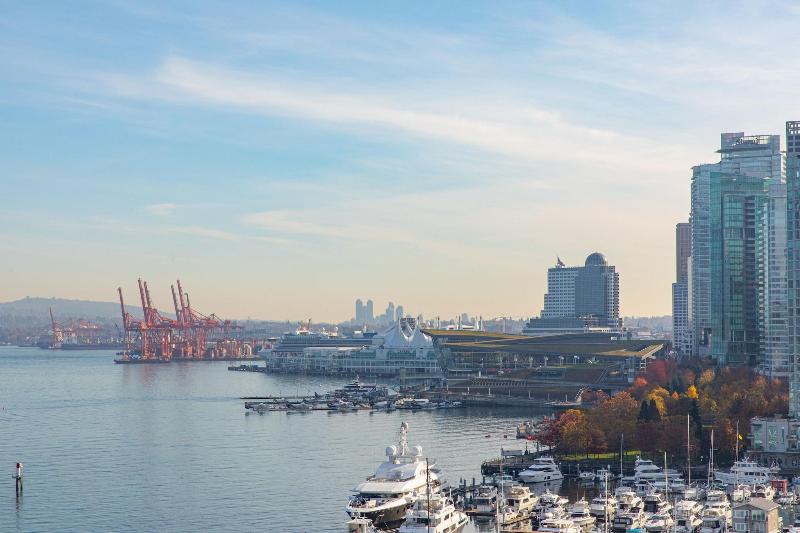 キングサイズベッドのスタンダードルーム, The Westin Bayshore, Vancouver