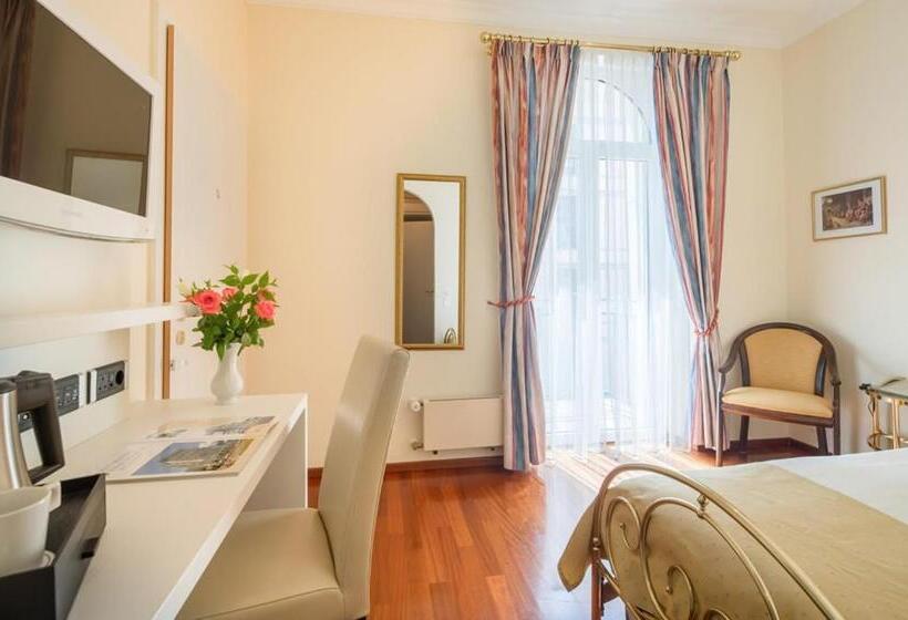 Номер Стандарт Индивидуальный с Балконом, Best Western Hotel Bellevue Au Lac