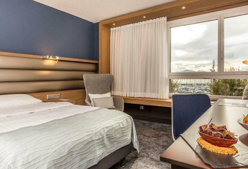 Номер Deluxe Вид на Озеро, Mövenpick Hotel Lausanne