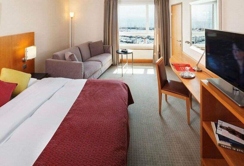 Номер Deluxe Вид на Озеро, Mövenpick Hotel Lausanne
