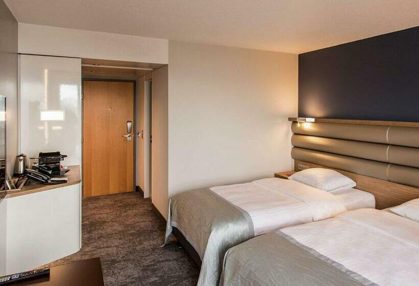 Номер Superior, Mövenpick Hotel Lausanne