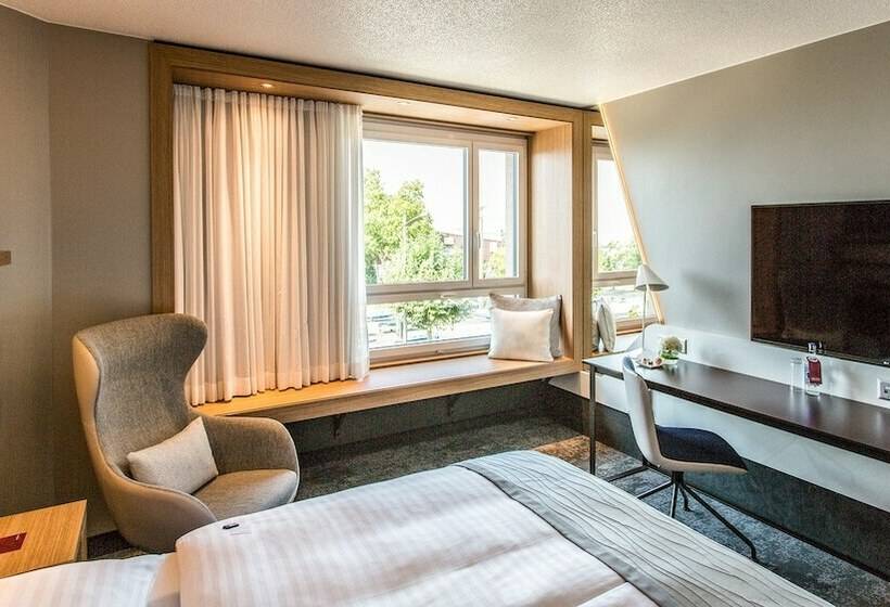 Номер Superior, Mövenpick Hotel Lausanne