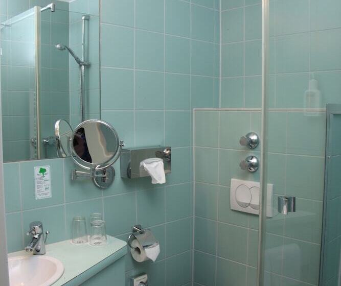 Номер Стандарт Трехместный, Helvetia Hotel Munich City Center