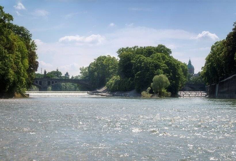Номер Премиум Вид на Город, Holiday Inn Munich City Centre, An Ihg