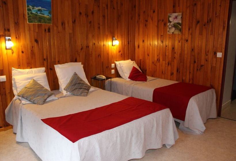 Номер Стандарт Трехместный, Auberge De L Orisse Et Iris Hostel