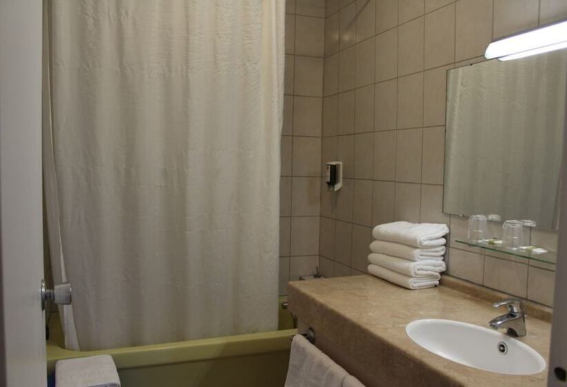 Четырехместный Номер Стандарт, Auberge De L Orisse Et Iris Hostel