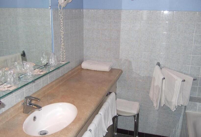 Четырехместный Номер Стандарт, Auberge De L Orisse Et Iris Hostel