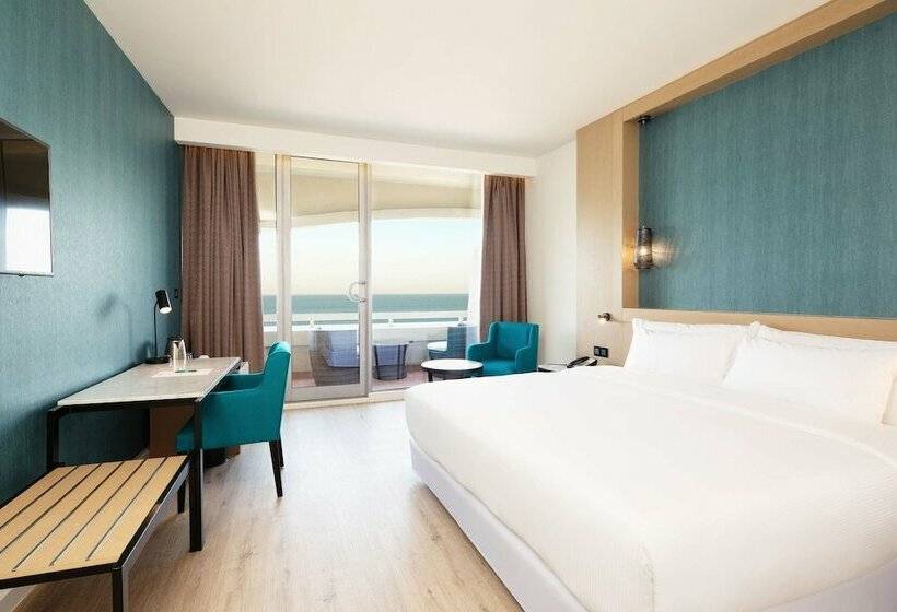 Номер Deluxe Вид на Море, Occidental Sharjah Grand
