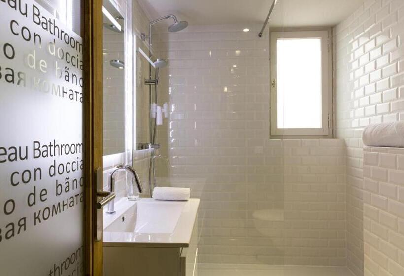 Superior room with lake view, Hôtel Beauregard, The Originals Relais