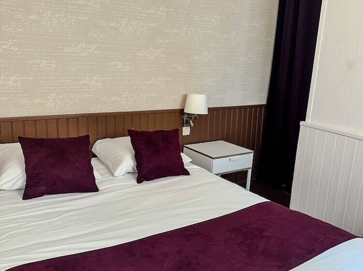 Номер Стандарт Трехместный, Logis Hôtel Restaurant La Coupe D Or