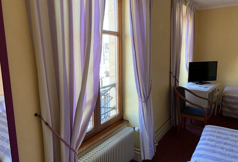 Номер Стандарт Трехместный, Logis Cit Hôtel Des Vosges 5 Rue De La Gare