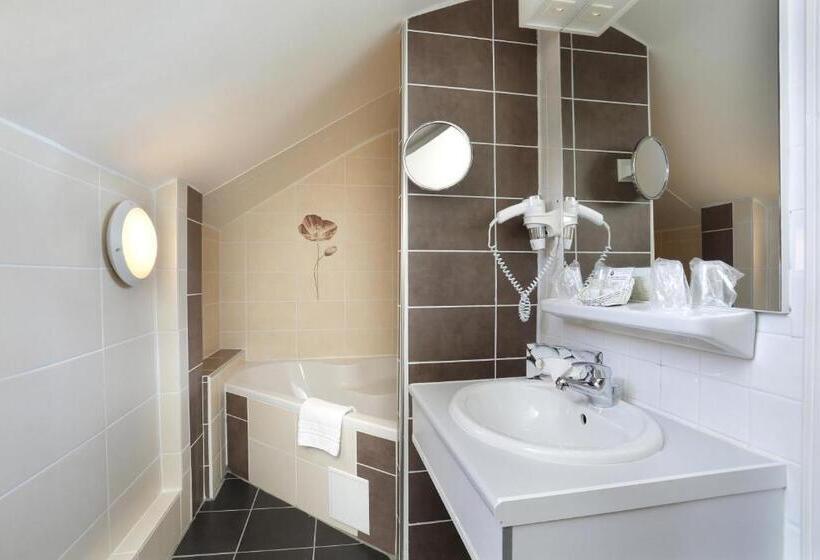 Четырехместный Номер Стандарт, Hôtel Les Tilleuls, Bourges