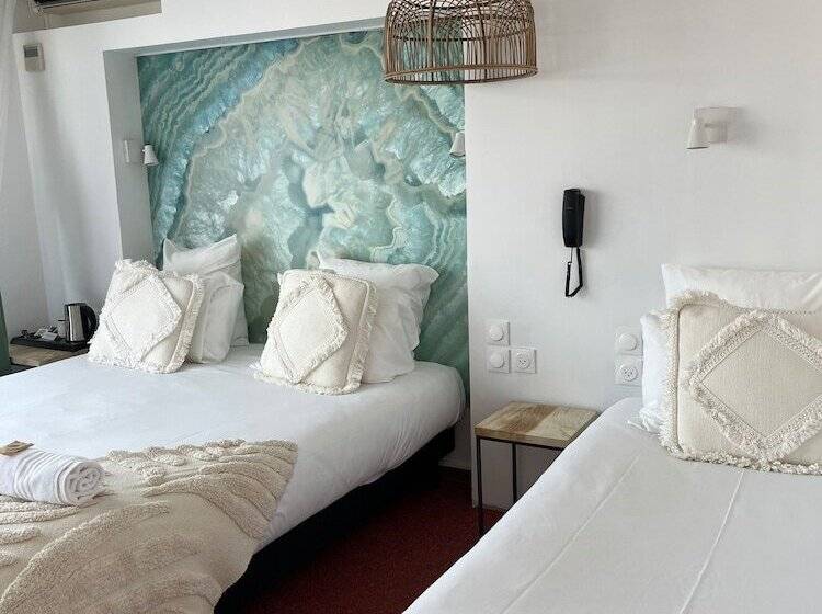 标准三人间, Hôtel Les Sables   Urban Style   By Logis Hotels