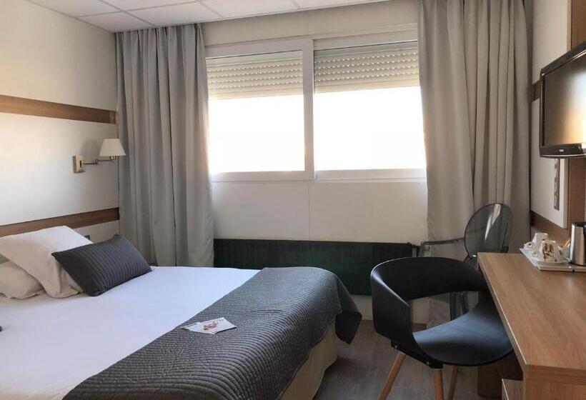Номер Premium Вид на Бассейн, The Originals Boutique, Hôtel Neptune, Montpellier Sud