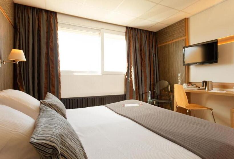 Номер Premium Вид на Бассейн, The Originals Boutique, Hôtel Neptune, Montpellier Sud