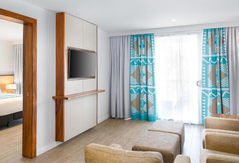 Люкс с Балконом, Holiday Inn Suva, An Ihg