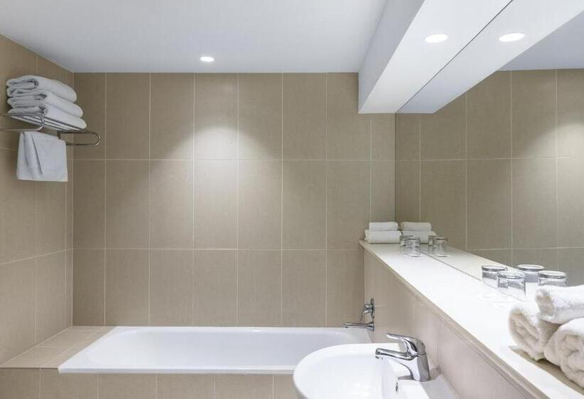 Люкс Кровать Кинг, Holiday Inn Suva, An Ihg