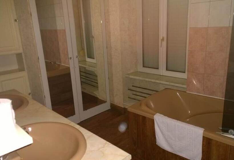 Четырехместный Номер Стандарт, Hôtel Saint Pierre